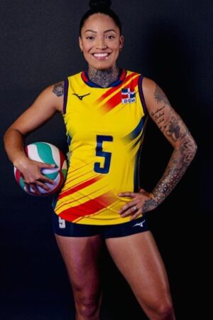 Brenda Castillo volley girl
