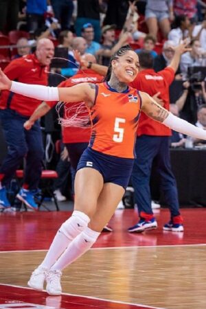 Brenda Castillo volleyball girl