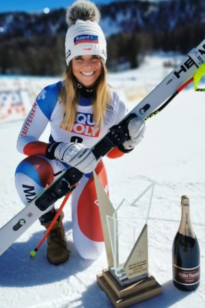 Corinne Suter hot skier