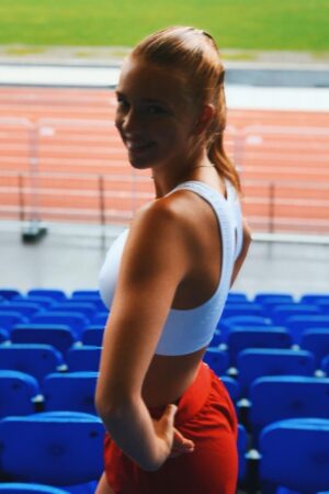 Emma Abotnes hot athletics girl