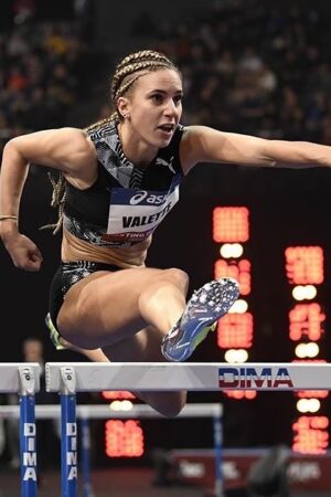 Laura Valette hurdler