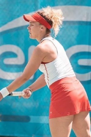 Leolia Jeanjean tennis play
