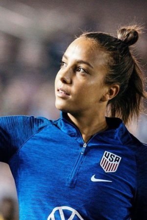 Mallory Pugh football babe