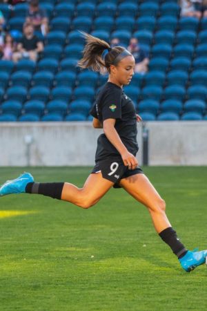 Mallory Pugh football girl