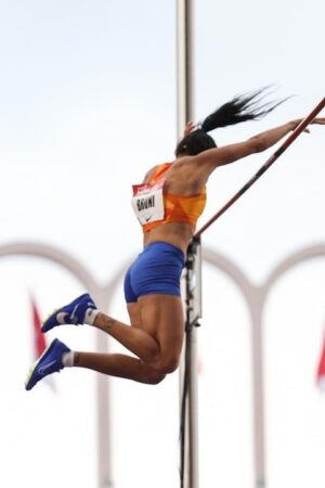 Roberta Bruni pole vault