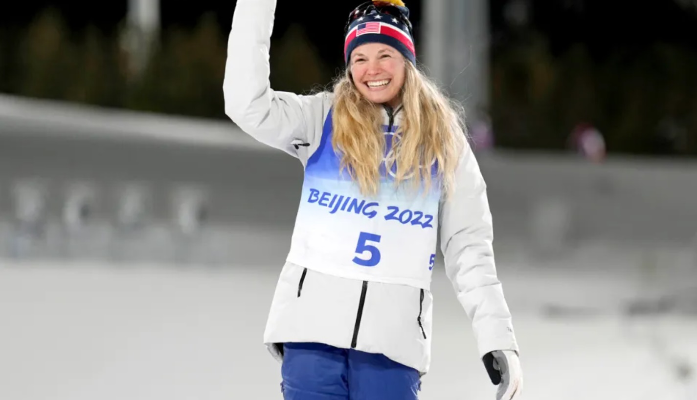 Jessie Diggins skiing