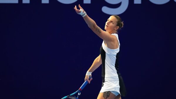 Karolina Pliskova serve