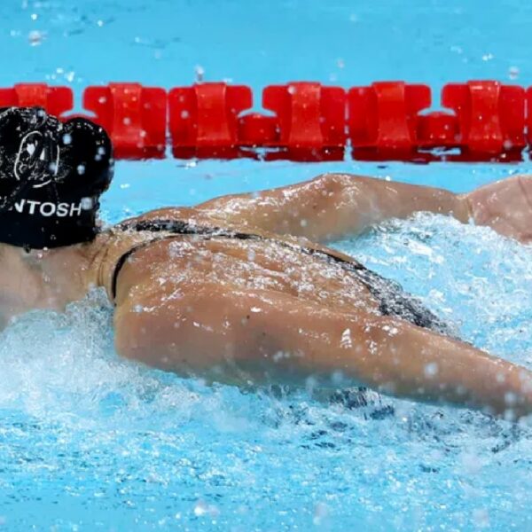 Summer McIntosh swimming